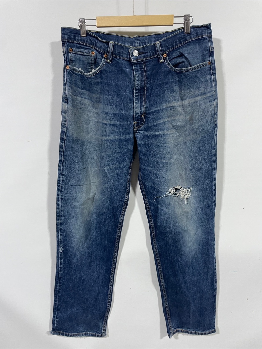 Levi's 550 Men's Relaxed Straight Blue Jeans with Distressed Knee